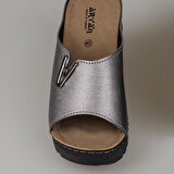 Trend Adımlar Platin Kadın Dolgu Topuk Taş Detaylı Terlik 26-893