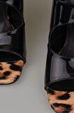 Trend Adımlar Siyah Leoparlı Rugan Kemerli Kadın Topuklu Terlik