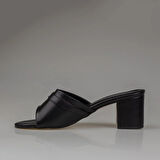 Trend Adımlar Siyah Suni Deri Tokalı Kadın Klasik Terlik