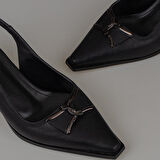 Trend Adımlar Siyah Arkadan Açık Fındık Topuk Sivri Klasik Ayakkkabı