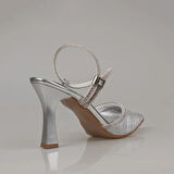 Trend Adımlar Gümüş Bilekten Tutmalı Londor Saten Klasik Ayakkabı