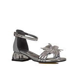 Trend Adımlar Gümüş Kısa Topuklu Kemerli Kız Çocuk Klasik Ayakkabı