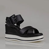 Trend Adımlar Siyah Dolgu Topuk Kemerli Kadın Sandalet