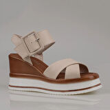 Trend Adımlar Krem Dolgu Topuk Kemerli Kadın Sandalet