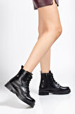 02-2003 Siyah Kırışık Rugan Bağcıklı Fermuarlı Günlük Kadın Bot