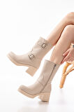 5109-3043 Bej Toka Aksesuarlı Fermuarlı Kalın Topuklu Günlük Kadın Bot