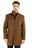 Dewberry Erkek Palto Camel PLT8369 | Günlük Dış Giyim ve Şehir Stili, Kazak ve Gömlek Üzerine Katmanlı Kullanım, Jean ve Kumaş Pantolon Kombinleri, Ofis, Hafta Sonu ve Akşam Buluşmaları, Seyahat ve Mevsim Geçişi Gardırobu, Günlük Stil, Şehir Giyimi