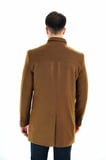 Dewberry Erkek Palto Camel PLT8369 | Günlük Dış Giyim ve Şehir Stili, Kazak ve Gömlek Üzerine Katmanlı Kullanım, Jean ve Kumaş Pantolon Kombinleri, Ofis, Hafta Sonu ve Akşam Buluşmaları, Seyahat ve Mevsim Geçişi Gardırobu, Günlük Stil, Şehir Giyimi