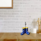 Uretti - Pınar 6606 - El Yapımı Papatya Süslemeli Bot Şeklinde Biblo / Not Tutacağı - 5 x 7 cm