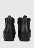 Siyah Deri Kadın Bot