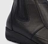 Siyah Deri Kadın Bot