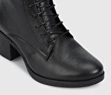 Siyah Deri Kadın Bot