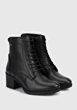 Siyah Deri Kadın Bot