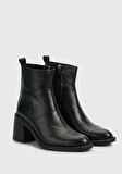 Siyah Deri Kadın Bot