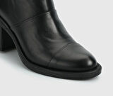 Siyah Deri Kadın Bot