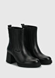 Siyah Deri Kadın Bot
