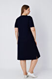 Lacivert Cepli Nakış Ve Taş Detaylı Viskon Kadın Büyük Beden Kısa Kollu Elbise