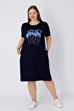Lacivert Cepli Nakış Ve Taş Detaylı Viskon Kadın Büyük Beden Kısa Kollu Elbise