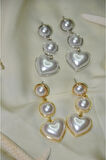 ÜÇLÜ İNCİ KALPLİ METAL GOLD KÜPE