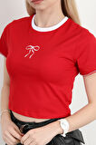 Kadın Bisiklet Yaka Fiyonk Nakışlı T-Shirt Kırmızı - 925052