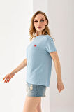 Kadın Bisiklet Yaka Kalp Nakışlı Bürümcük T-Shirt Mavi - 254427