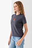 Kadın Bisiklet Yaka Ayıcık Nakışlı %100 Pamuklu T-Shirt Antrasit - 25786