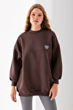 Kadın Bisiklet Yaka Fiyonk Kalp Nakışlı Oversize 3İp Sweatshirt Kahverengi - 2629