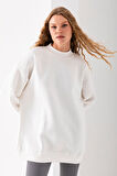 Kadın Beyaz Üç İplik Pamuklu Ribanalı Bisiklet Yaka Oversize Sweatshirt - 2523