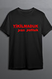 Yıkılmaduk Yan Yattuk Baskılı Pamuklu Likralı T-shirt (Kırmızı Yazılı Siyah) M Beden