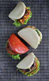 İKİ ADET SADE,İKİ ADET PANCARLI BAO BUN EKMEĞİ