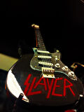Slayer Rock Müzik Grubu Elektro Gitar El Yapımı Ahşap Minyatür Hediyelik Biblo 25 cm