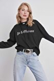 Önü Nakışlı Kapşonlu Sweatshirt