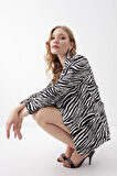 Uzun Yaka Detaylı Kol Büzgülü Zebra Desen Blazer Ceket