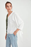 İki Renk Kolu Bağlamalı Düğmeli Bluz