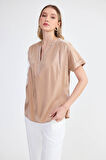 Hakim Yaka Parlak Kumaş Kısa Kol Bluz