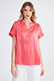 Hakim Yaka Parlak Kumaş Kısa Kol Bluz