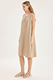 Sedef Düğmeli Sıfır Kol Keten Elbise