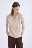 V Yaka Omuzu Düğmeli Uzun Kol Bluz