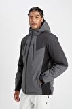 DeFactoFit Termometreli Mont Su İtici Rüzgar Geçirmez Slim Fit Dar Kesim Kapüşonlu Fermuarlı A2756AX24WNBK81