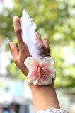 Himarry Bride to be Nedime Gelin Bilekliği Tüy ve İnci Boncuk Detaylı Somon Renkli Bekarlığa Veda Partisi Bilekliği 10 Adet