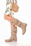 Diz Altı Körüklü Topuklu Çizme Süet Bej Topuk Boyu 2 Cm