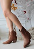 Desenli Topuklu Bot Kahverengi Topuk Boyu 5,5 Cm