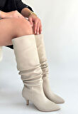 Sivri Burun Diz Altı Körüklü Topuklu Çizme Cilt Bej Topuk Boyu 7 Cm