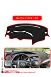 Mazda 3 2009-2013 Torpido Koruma  Halısı -  Kırmızı Kenar
