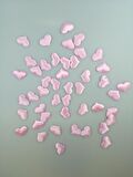 MASA SERPME KONFETİ KALP PEMBE SATEN