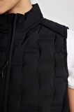DeFactoFit Su İtici Rüzgar Geçirmez Slim Fit Dar Kesim Fermuarlı Şişme Sporcu Yelek B2069AX24SPBK81