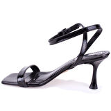 Dagoster DZA07-1296402 Siyah Rugan Klasik Topuklu Kadın Ayakkabı