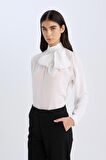 DeFacto Regular Fit Fiyonk Yaka Basic Düz Saten Uzun Kollu Bluz D3133AX24AUWT34
