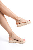 055 Çapraz Bantlı Nude Kadın Dolgu Topuk Sandalet