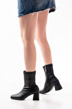 Siyah Topuklu Fermuarlı Kadın Bot